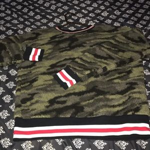 Sweatshirt